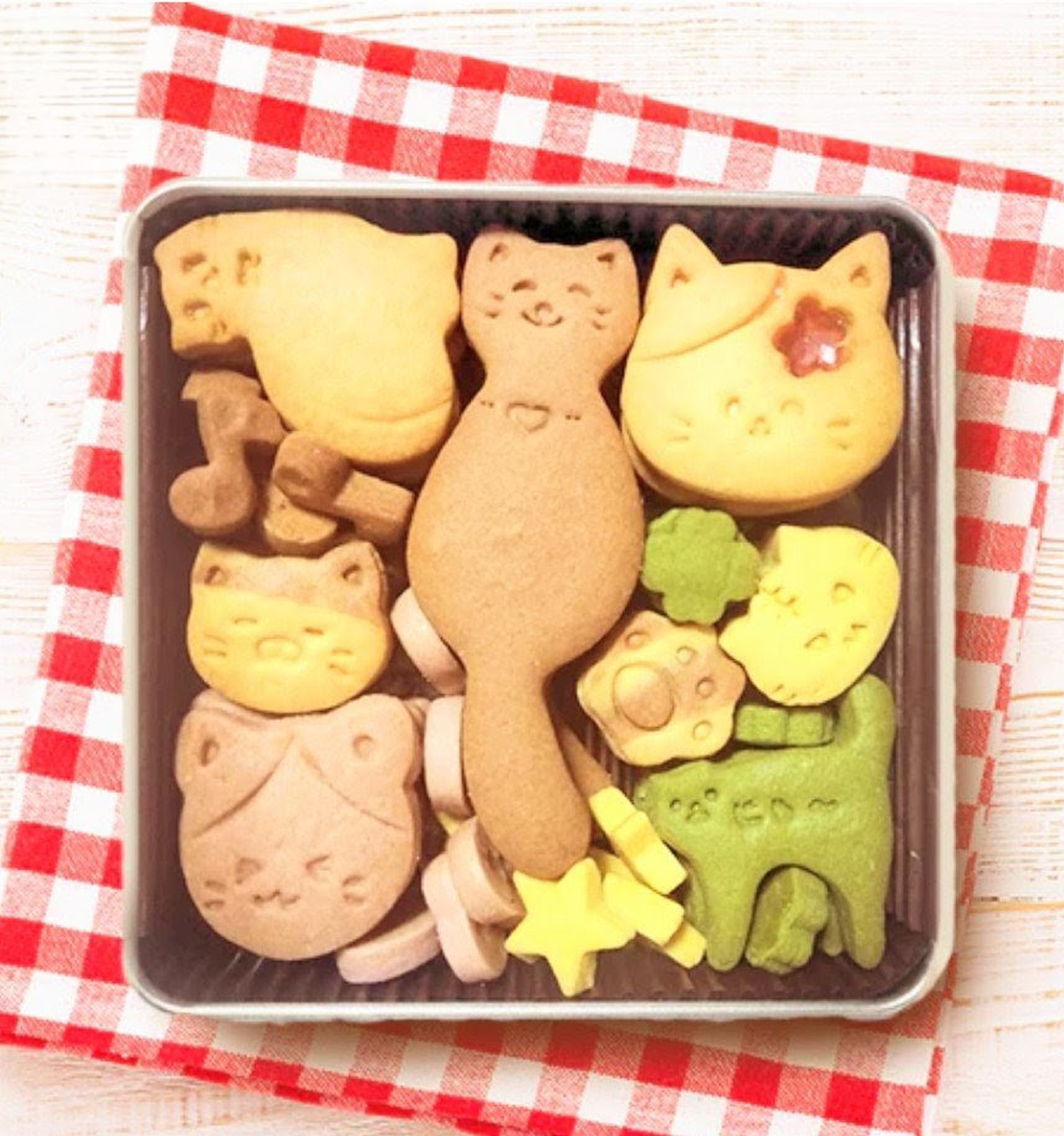 猫好きな方へ送るクッキー缶